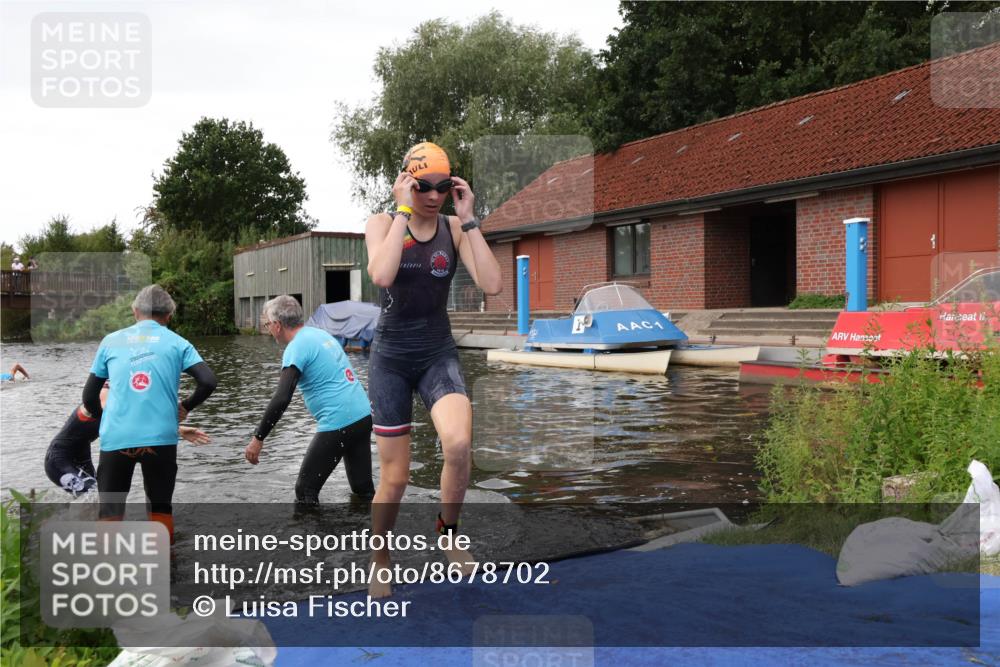 31.08.2025 - Elbe Triathlon Hamburg Luisa Fischer http://msf.ph/oto/8678702 31.08.2025 12:23:53 Schwimmen 1659, 1664 meine-sportfotos.de