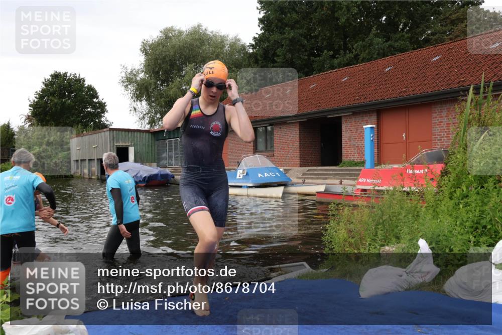 31.08.2025 - Elbe Triathlon Hamburg Luisa Fischer http://msf.ph/oto/8678704 31.08.2025 12:23:53 Schwimmen 1659, 1664 meine-sportfotos.de