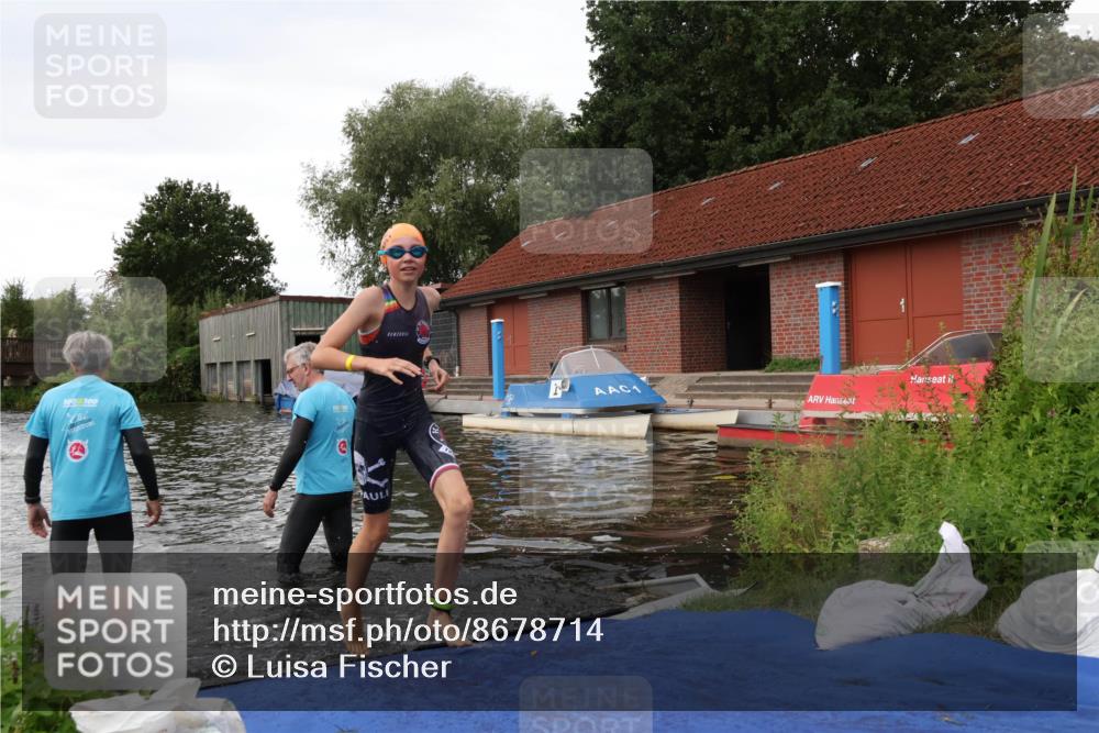 31.08.2025 - Elbe Triathlon Hamburg Luisa Fischer http://msf.ph/oto/8678714 31.08.2025 12:23:55 Schwimmen 1659, 1664 meine-sportfotos.de