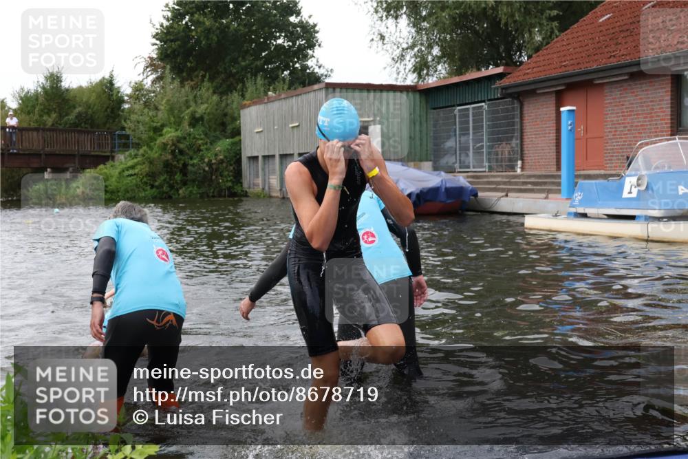 31.08.2025 - Elbe Triathlon Hamburg Luisa Fischer http://msf.ph/oto/8678719 31.08.2025 12:24:11 Schwimmen 1642, 1653, 1655 meine-sportfotos.de