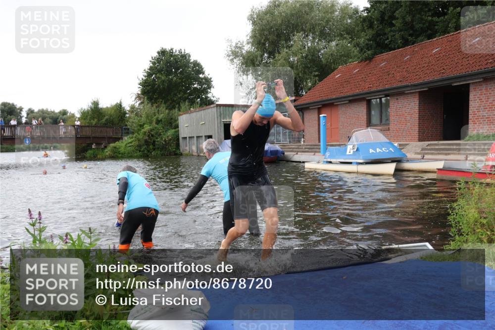 31.08.2025 - Elbe Triathlon Hamburg Luisa Fischer http://msf.ph/oto/8678720 31.08.2025 12:24:12 Schwimmen 1642, 1653, 1655 meine-sportfotos.de