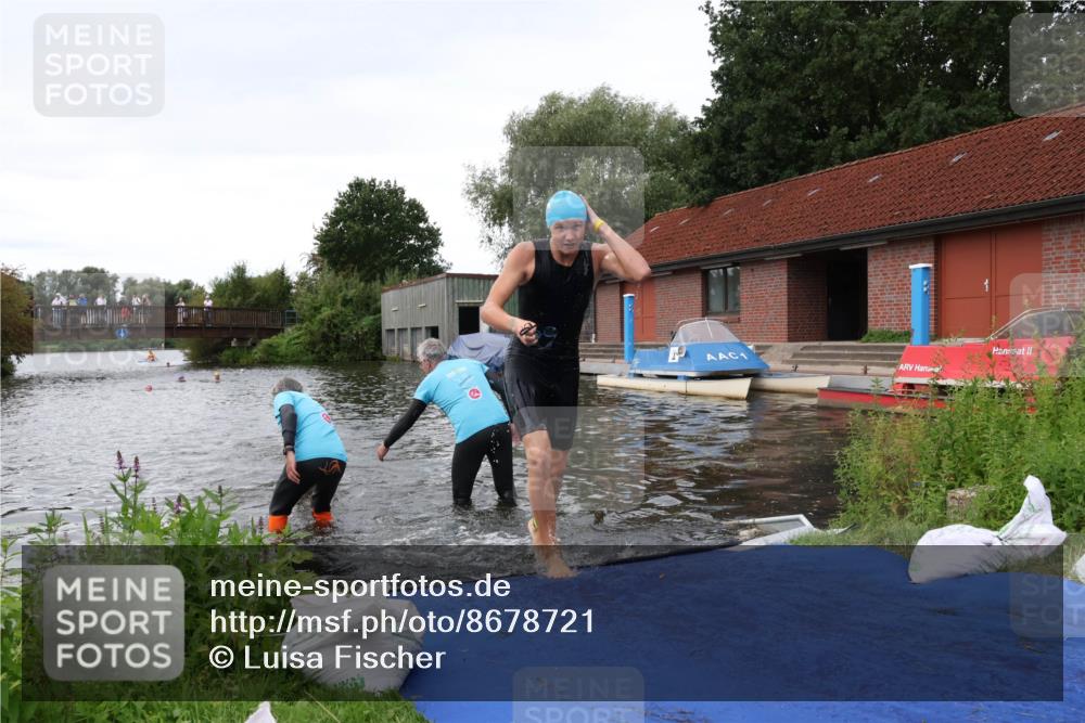 31.08.2025 - Elbe Triathlon Hamburg Luisa Fischer http://msf.ph/oto/8678721 31.08.2025 12:24:12 Schwimmen 1642, 1653, 1655 meine-sportfotos.de