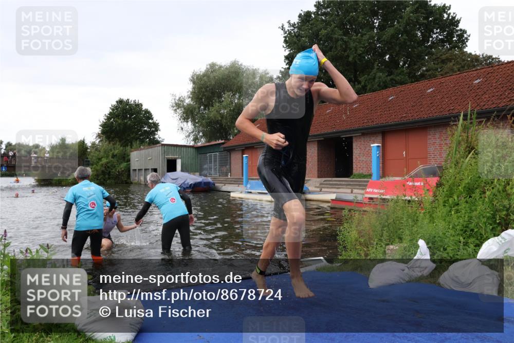31.08.2025 - Elbe Triathlon Hamburg Luisa Fischer http://msf.ph/oto/8678724 31.08.2025 12:24:13 Schwimmen 1642, 1653, 1655 meine-sportfotos.de