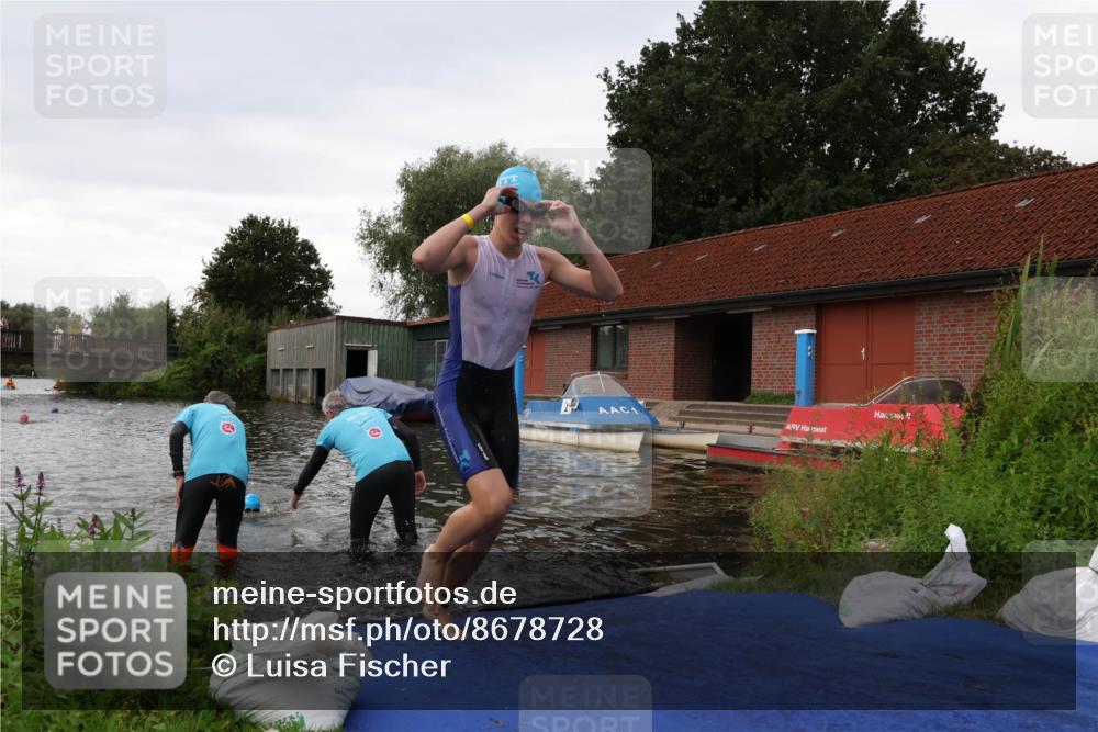 31.08.2025 - Elbe Triathlon Hamburg Luisa Fischer http://msf.ph/oto/8678728 31.08.2025 12:24:15 Schwimmen 1642, 1653, 1655 meine-sportfotos.de