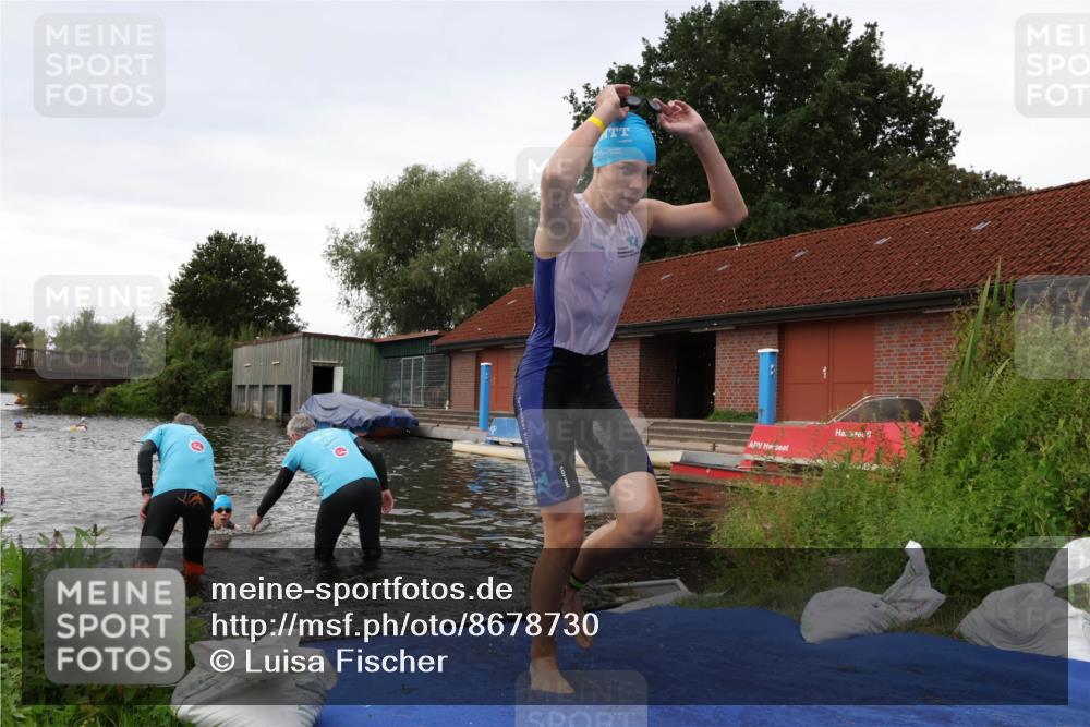 31.08.2025 - Elbe Triathlon Hamburg Luisa Fischer http://msf.ph/oto/8678730 31.08.2025 12:24:16 Schwimmen 1642, 1653, 1655 meine-sportfotos.de