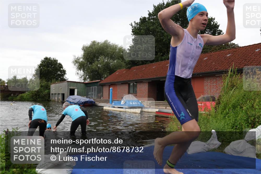 31.08.2025 - Elbe Triathlon Hamburg Luisa Fischer http://msf.ph/oto/8678732 31.08.2025 12:24:16 Schwimmen 1642, 1653, 1655 meine-sportfotos.de
