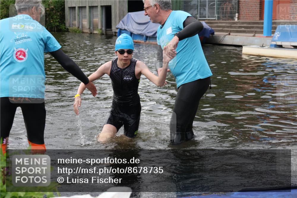 31.08.2025 - Elbe Triathlon Hamburg Luisa Fischer http://msf.ph/oto/8678735 31.08.2025 12:24:18 Schwimmen 1642, 1653 meine-sportfotos.de