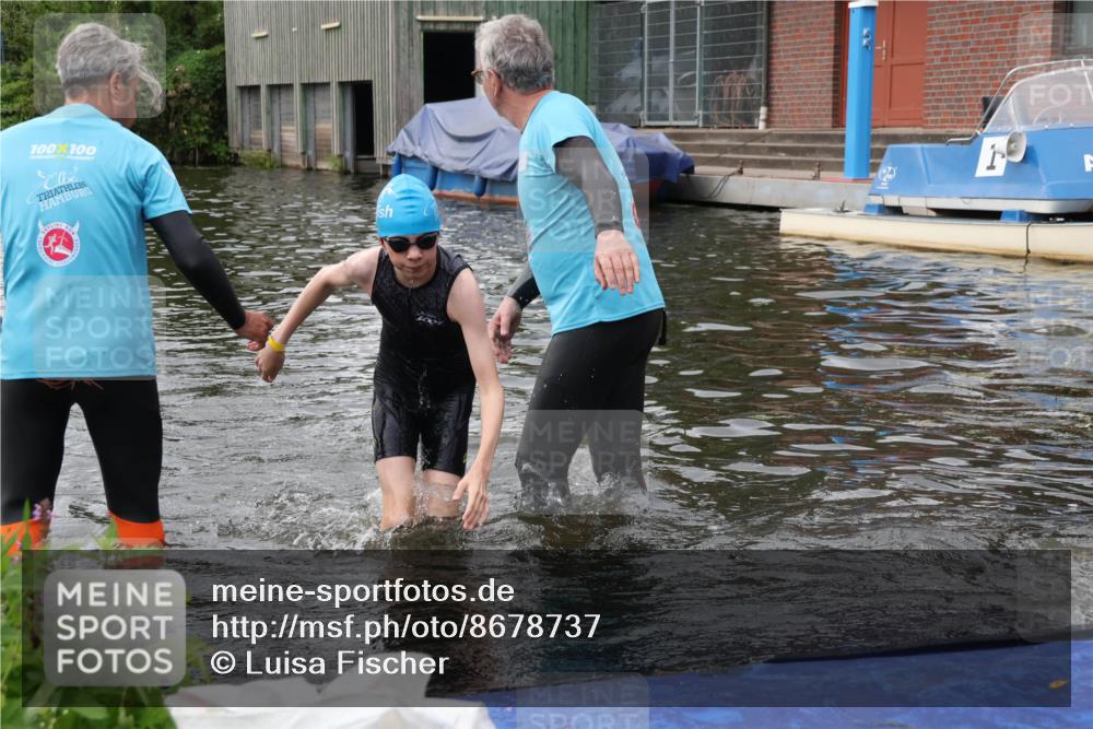31.08.2025 - Elbe Triathlon Hamburg Luisa Fischer http://msf.ph/oto/8678737 31.08.2025 12:24:19 Schwimmen 1642, 1653 meine-sportfotos.de
