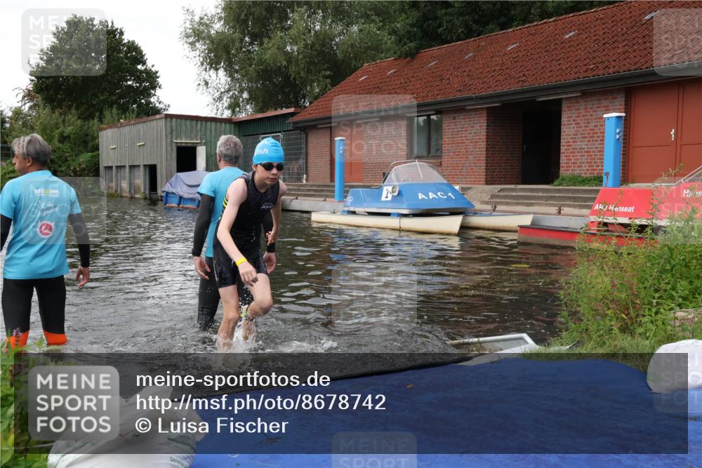 31.08.2025 - Elbe Triathlon Hamburg Luisa Fischer http://msf.ph/oto/8678742 31.08.2025 12:24:20 Schwimmen 1642 meine-sportfotos.de
