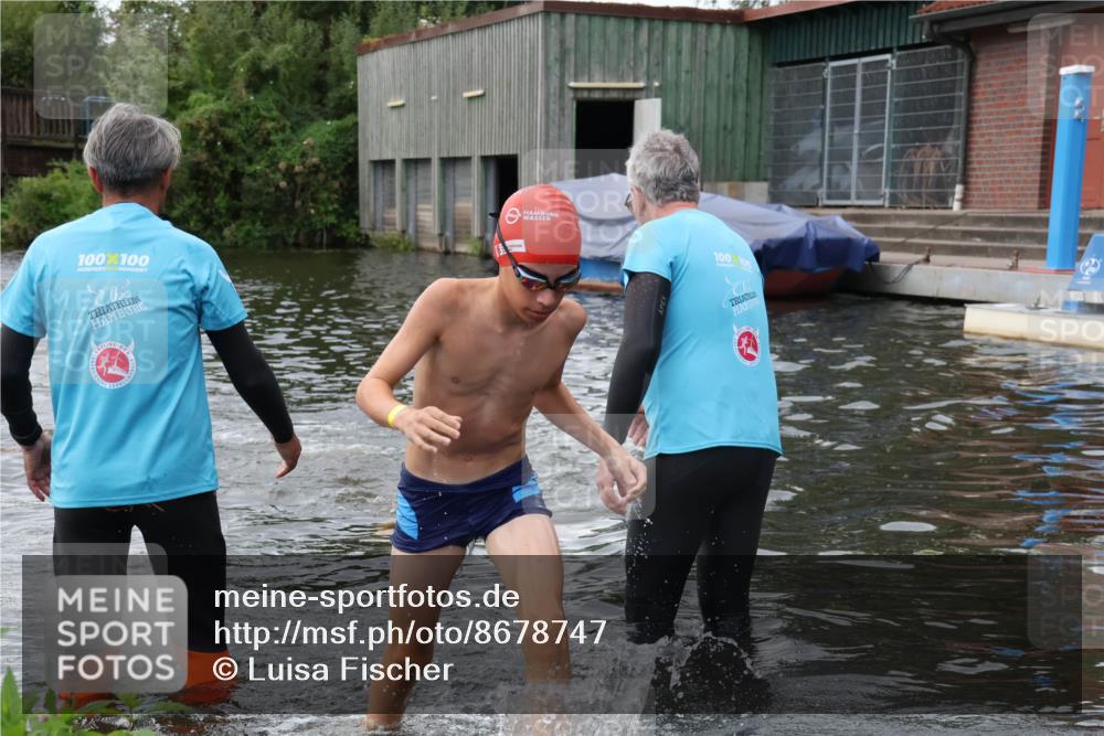 31.08.2025 - Elbe Triathlon Hamburg Luisa Fischer http://msf.ph/oto/8678747 31.08.2025 12:24:41 Schwimmen 1633, 1645, 1654 meine-sportfotos.de