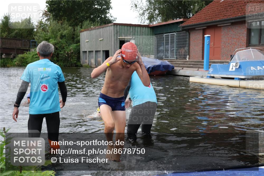 31.08.2025 - Elbe Triathlon Hamburg Luisa Fischer http://msf.ph/oto/8678750 31.08.2025 12:24:41 Schwimmen 1633, 1645, 1654 meine-sportfotos.de