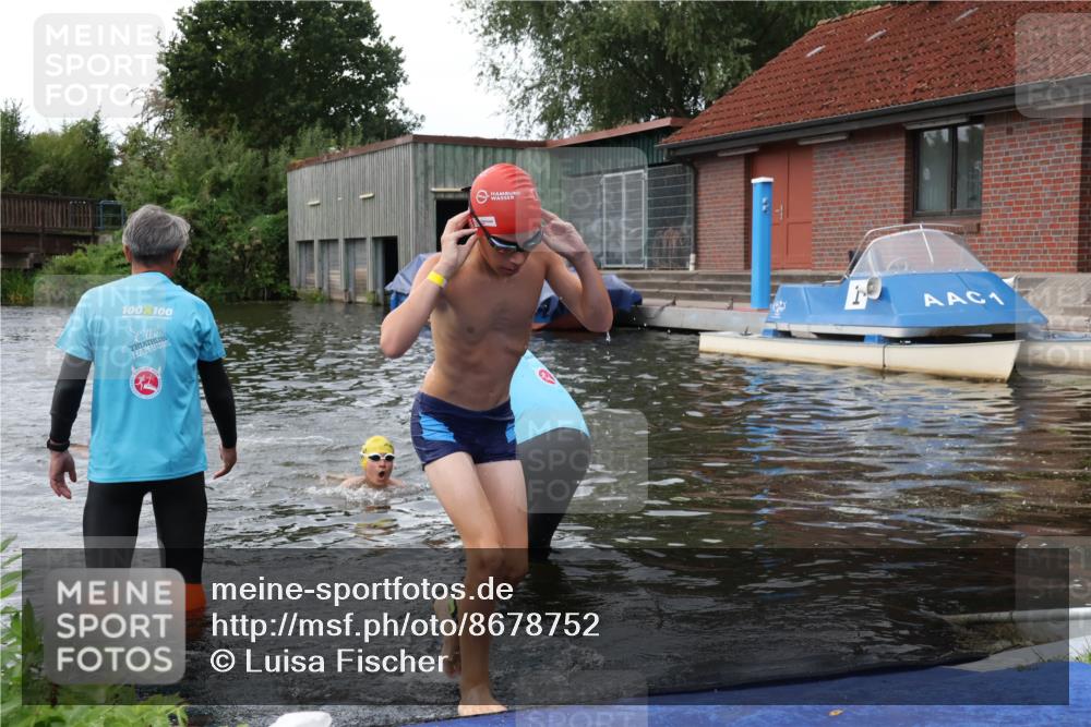 31.08.2025 - Elbe Triathlon Hamburg Luisa Fischer http://msf.ph/oto/8678752 31.08.2025 12:24:41 Schwimmen 1633, 1645, 1654 meine-sportfotos.de