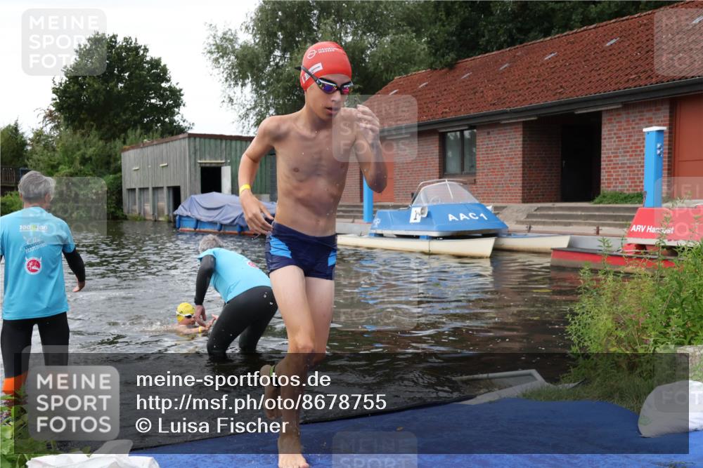 31.08.2025 - Elbe Triathlon Hamburg Luisa Fischer http://msf.ph/oto/8678755 31.08.2025 12:24:42 Schwimmen 1633, 1645, 1654 meine-sportfotos.de