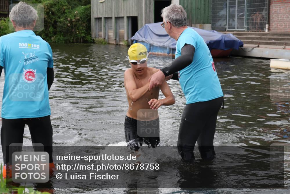 31.08.2025 - Elbe Triathlon Hamburg Luisa Fischer http://msf.ph/oto/8678758 31.08.2025 12:24:44 Schwimmen 1633, 1645, 1654 meine-sportfotos.de