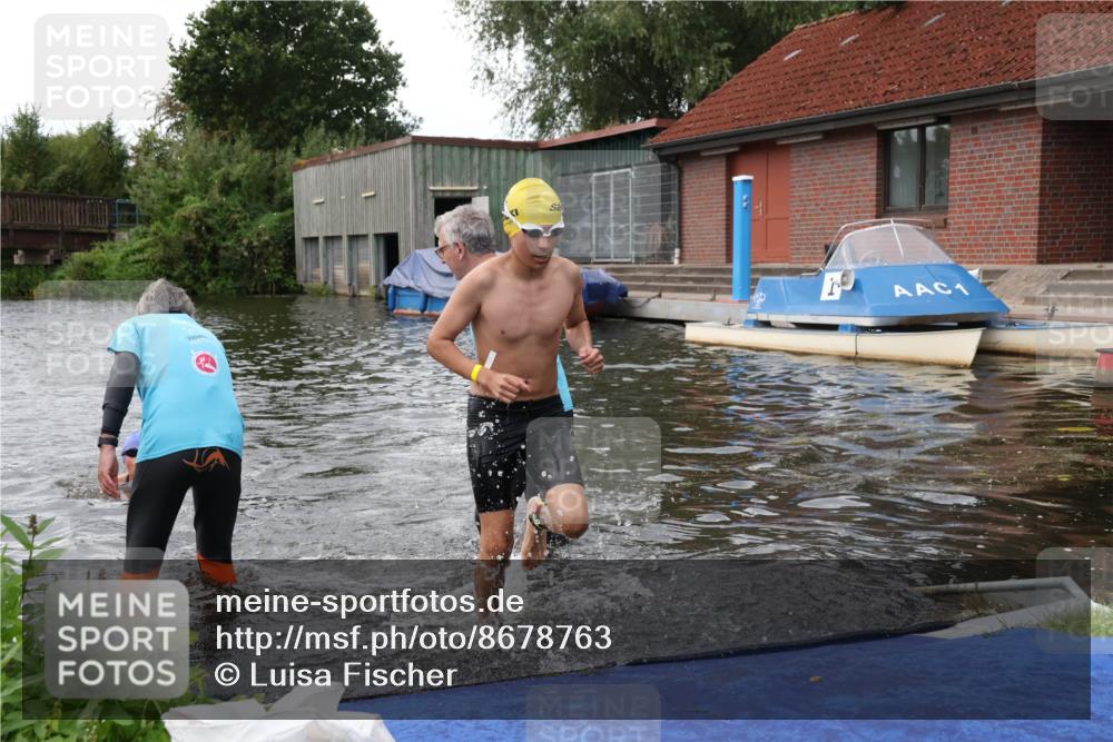 31.08.2025 - Elbe Triathlon Hamburg Luisa Fischer http://msf.ph/oto/8678763 31.08.2025 12:24:45 Schwimmen 1633, 1645, 1654 meine-sportfotos.de