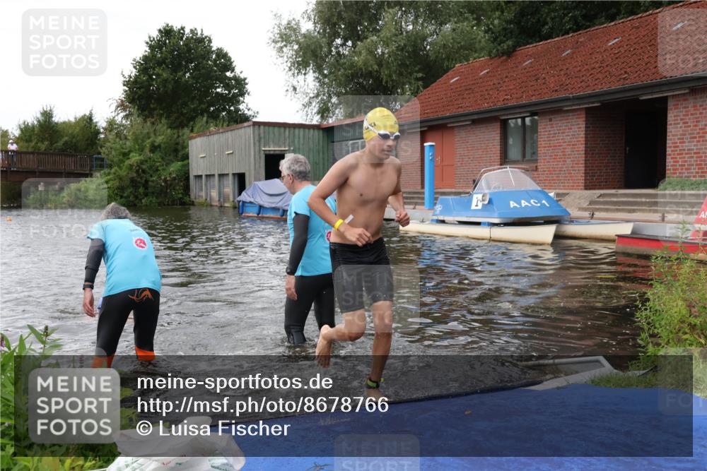 31.08.2025 - Elbe Triathlon Hamburg Luisa Fischer http://msf.ph/oto/8678766 31.08.2025 12:24:46 Schwimmen 1633, 1645, 1654 meine-sportfotos.de