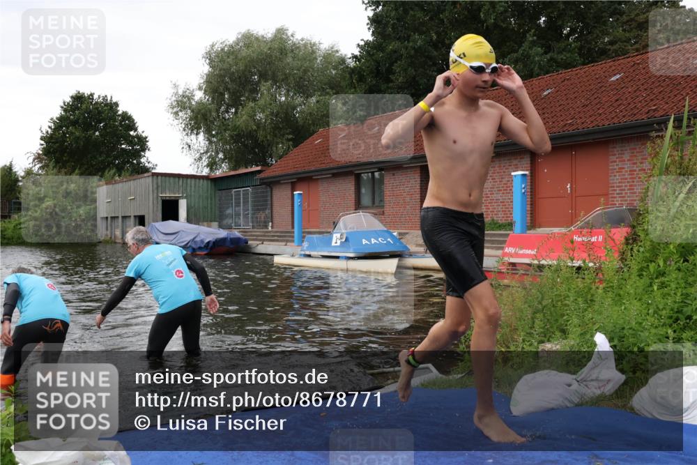 31.08.2025 - Elbe Triathlon Hamburg Luisa Fischer http://msf.ph/oto/8678771 31.08.2025 12:24:47 Schwimmen 1633, 1654 meine-sportfotos.de