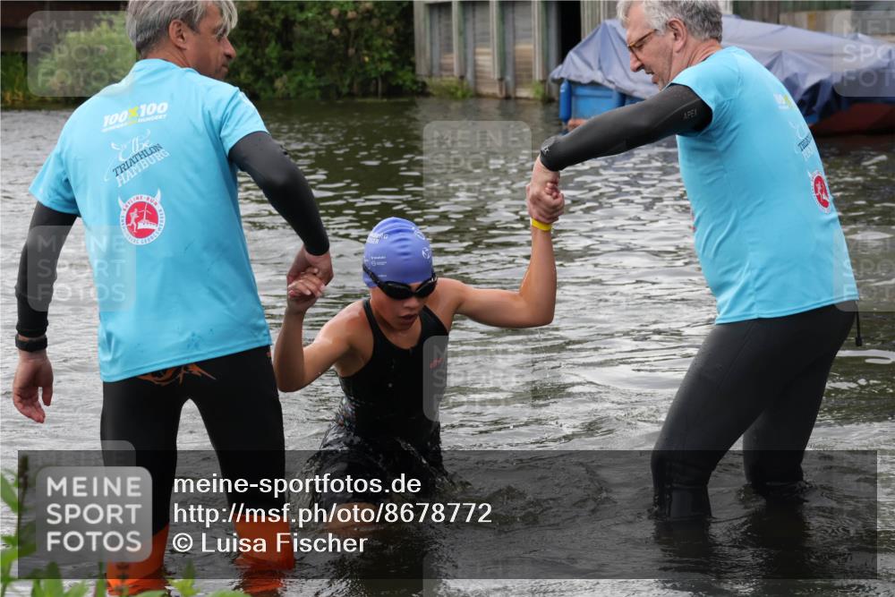 31.08.2025 - Elbe Triathlon Hamburg Luisa Fischer http://msf.ph/oto/8678772 31.08.2025 12:24:49 Schwimmen 1633, 1654 meine-sportfotos.de