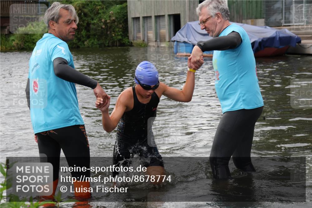 31.08.2025 - Elbe Triathlon Hamburg Luisa Fischer http://msf.ph/oto/8678774 31.08.2025 12:24:49 Schwimmen 1633, 1654 meine-sportfotos.de