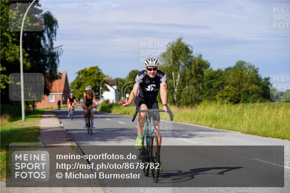 31.08.2025 - Elbe Triathlon Hamburg Michael Burmester http://msf.ph/oto/8678782 31.08.2025 10:36:24 Radfahren 681, 877, 1012 meine-sportfotos.de