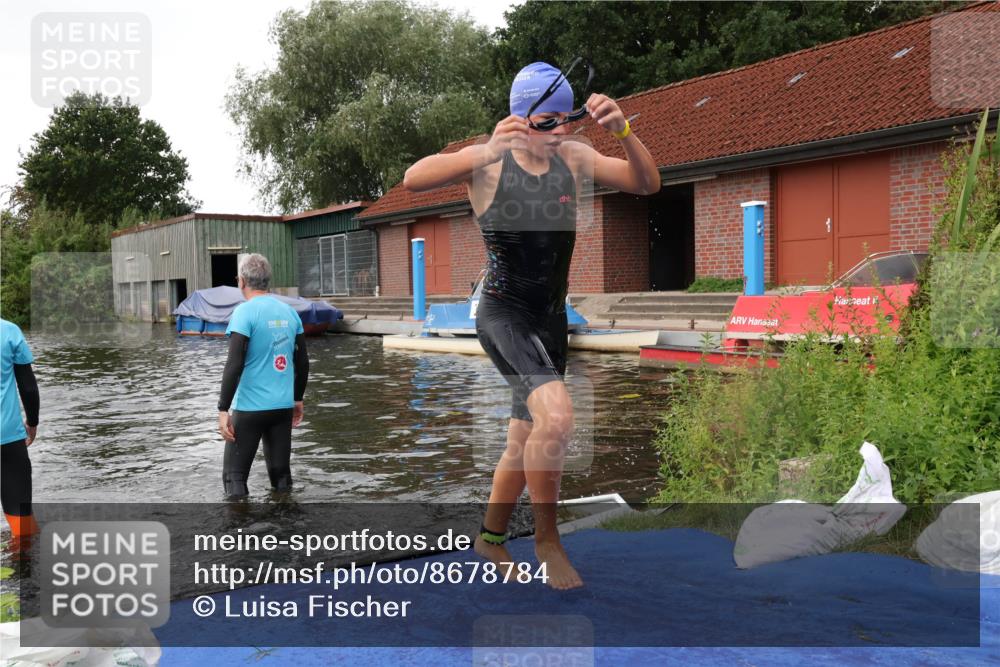 31.08.2025 - Elbe Triathlon Hamburg Luisa Fischer http://msf.ph/oto/8678784 31.08.2025 12:24:51 Schwimmen 1633, 1654 meine-sportfotos.de