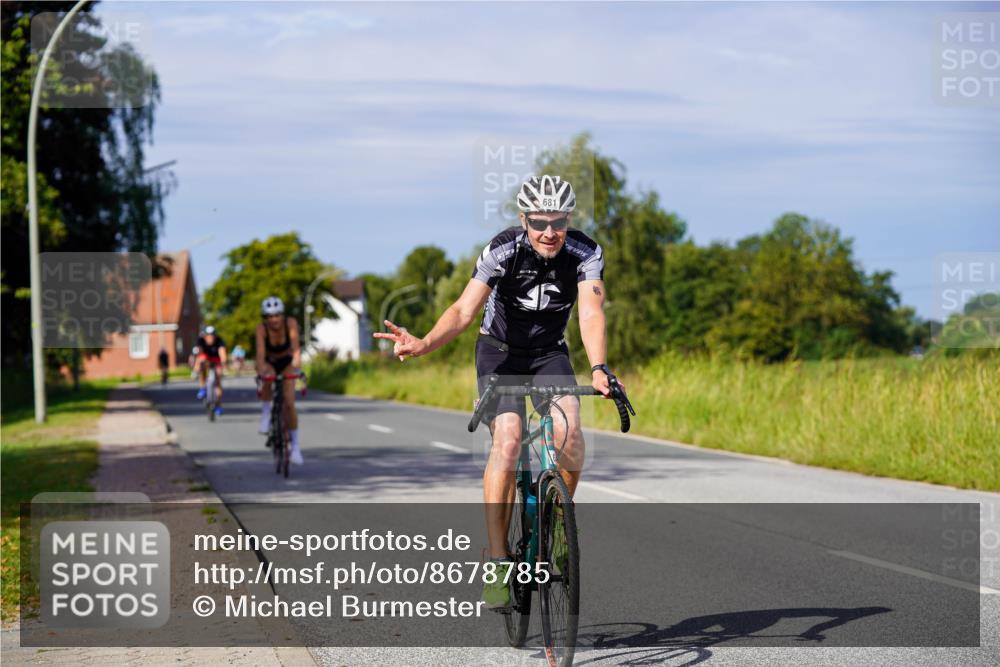 31.08.2025 - Elbe Triathlon Hamburg Michael Burmester http://msf.ph/oto/8678785 31.08.2025 10:36:25 Radfahren 681, 877, 1012 meine-sportfotos.de