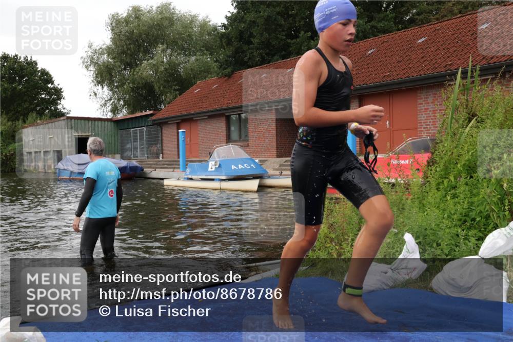 31.08.2025 - Elbe Triathlon Hamburg Luisa Fischer http://msf.ph/oto/8678786 31.08.2025 12:24:51 Schwimmen 1633, 1654 meine-sportfotos.de