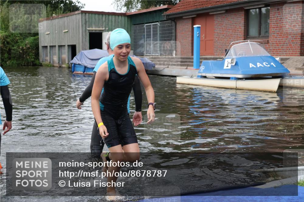 31.08.2025 - Elbe Triathlon Hamburg Luisa Fischer http://msf.ph/oto/8678787 31.08.2025 12:25:03 Schwimmen 1663 meine-sportfotos.de