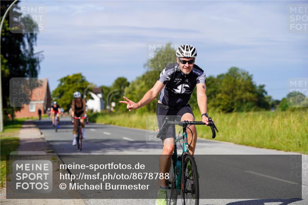 31.08.2025 - Elbe Triathlon Hamburg Michael Burmester http://msf.ph/oto/8678788 31.08.2025 10:36:25 Radfahren 681, 877, 1012 meine-sportfotos.de
