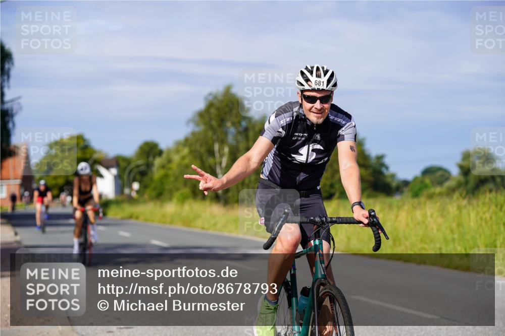 31.08.2025 - Elbe Triathlon Hamburg Michael Burmester http://msf.ph/oto/8678793 31.08.2025 10:36:25 Radfahren 681, 877, 1012 meine-sportfotos.de