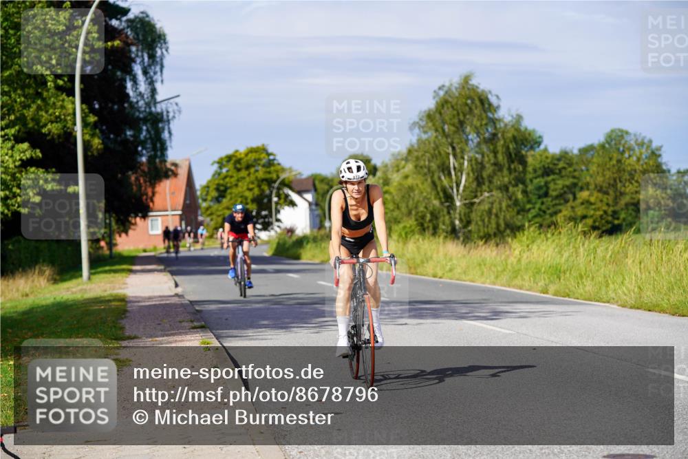 31.08.2025 - Elbe Triathlon Hamburg Michael Burmester http://msf.ph/oto/8678796 31.08.2025 10:36:26 Radfahren 681, 877, 1012 meine-sportfotos.de