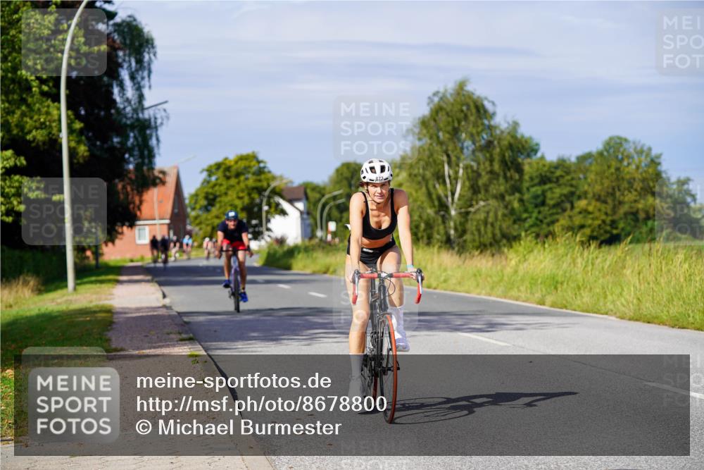 31.08.2025 - Elbe Triathlon Hamburg Michael Burmester http://msf.ph/oto/8678800 31.08.2025 10:36:26 Radfahren 681, 877, 1012 meine-sportfotos.de