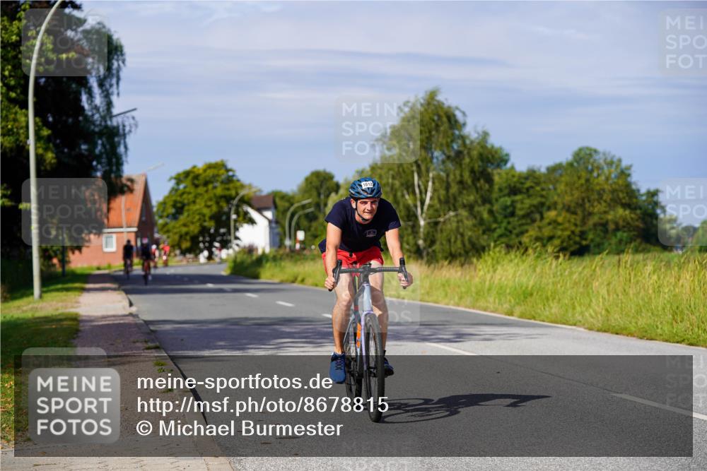 31.08.2025 - Elbe Triathlon Hamburg Michael Burmester http://msf.ph/oto/8678815 31.08.2025 10:36:29 Radfahren 877, 1007, 1012 meine-sportfotos.de