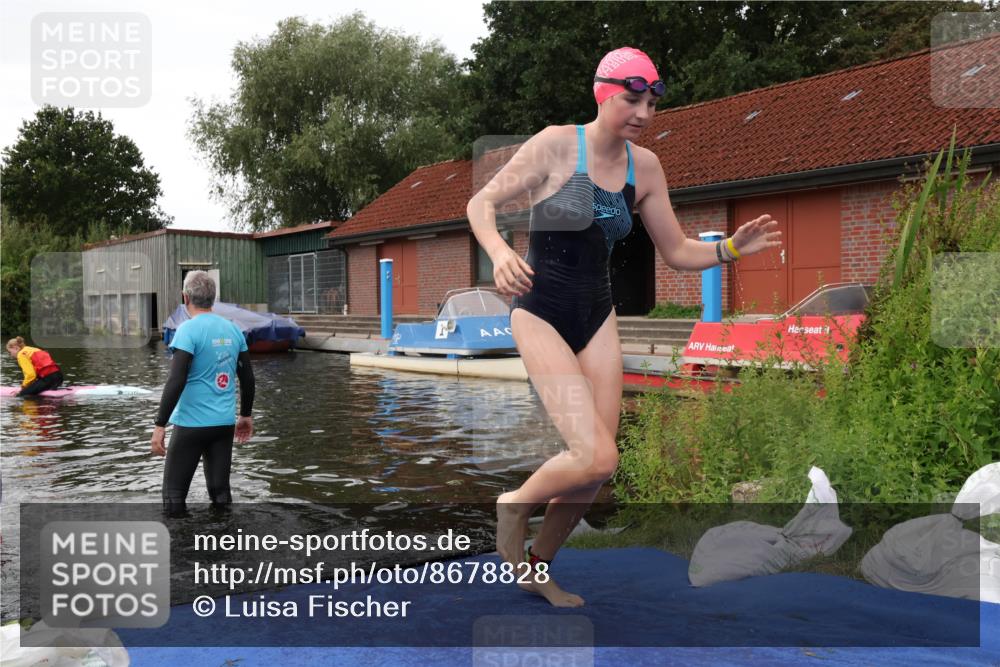 31.08.2025 - Elbe Triathlon Hamburg Luisa Fischer http://msf.ph/oto/8678828 31.08.2025 12:25:55 Schwimmen 1665 meine-sportfotos.de