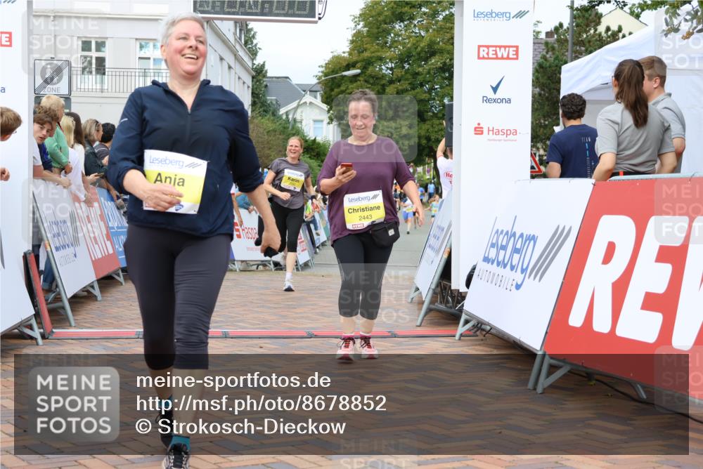 31.08.2025 - 21. Blankeneser Heldenlauf Strokosch-Dieckow http://msf.ph/oto/8678852 31.08.2025 10:31:41 Ziel 2190, 2092, 2079, 2340, 2155, 2443 meine-sportfotos.de