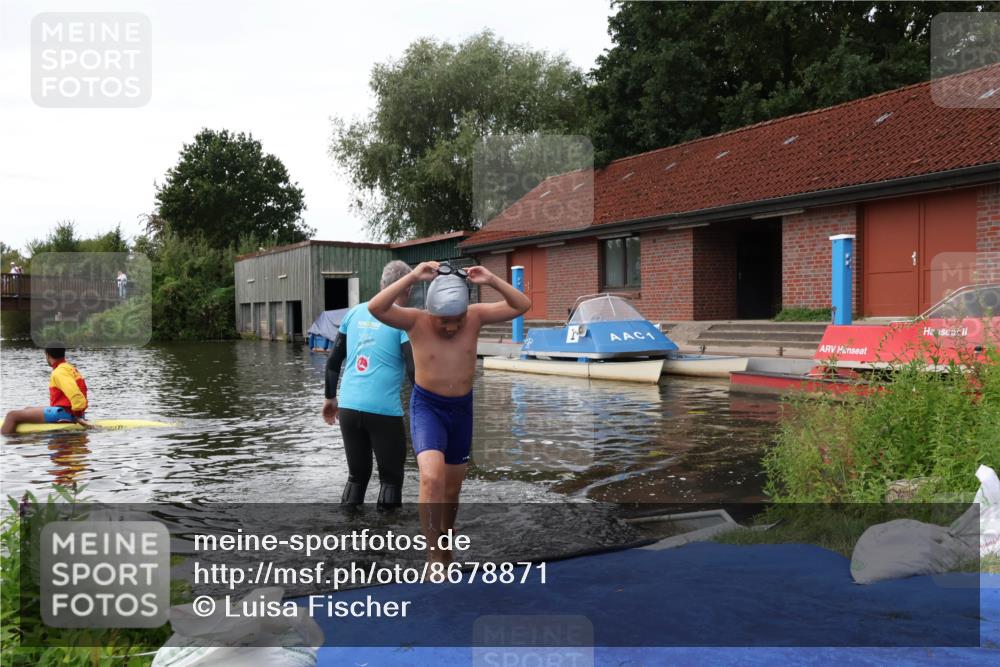 31.08.2025 - Elbe Triathlon Hamburg Luisa Fischer http://msf.ph/oto/8678871 31.08.2025 12:30:14 Schwimmen  meine-sportfotos.de