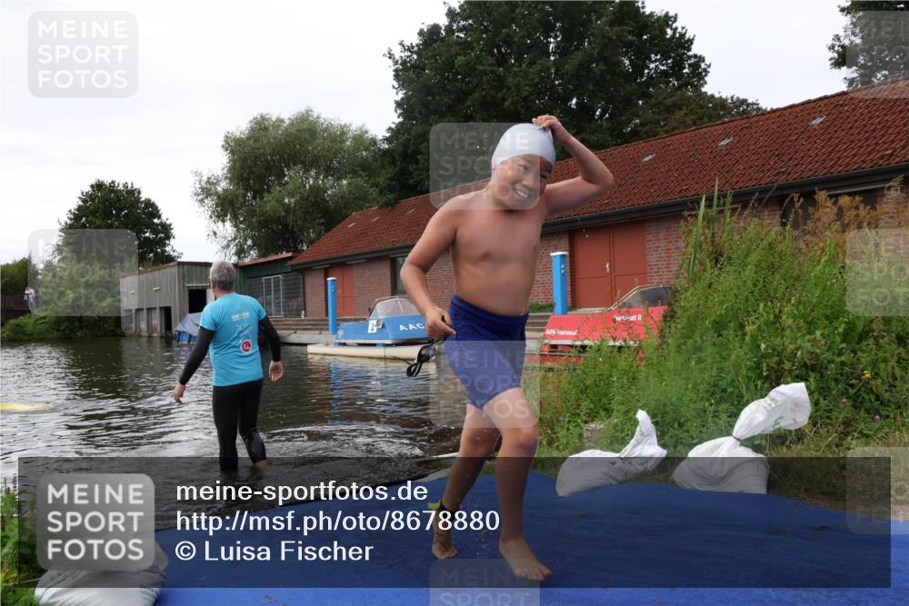 31.08.2025 - Elbe Triathlon Hamburg Luisa Fischer http://msf.ph/oto/8678880 31.08.2025 12:30:16 Schwimmen  meine-sportfotos.de