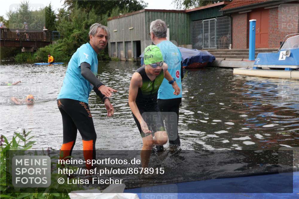 31.08.2025 - Elbe Triathlon Hamburg Luisa Fischer http://msf.ph/oto/8678915 31.08.2025 12:33:33 Schwimmen 1666, 1679 meine-sportfotos.de