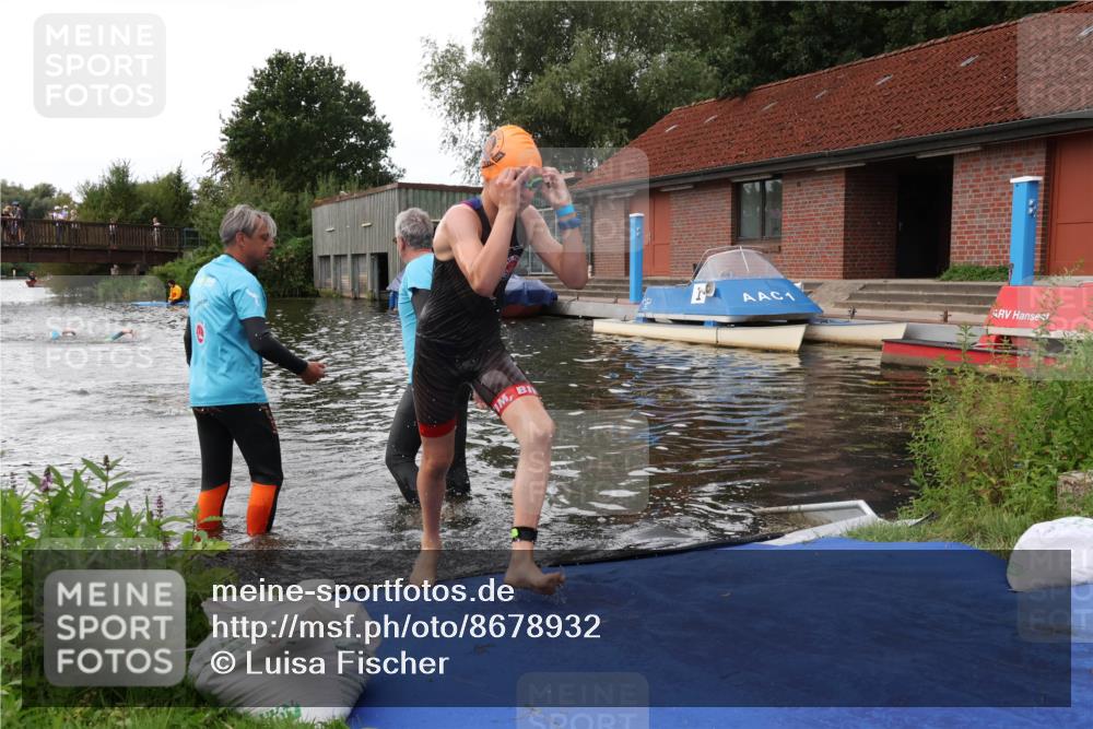 31.08.2025 - Elbe Triathlon Hamburg Luisa Fischer http://msf.ph/oto/8678932 31.08.2025 12:33:43 Schwimmen 1666, 1689 meine-sportfotos.de