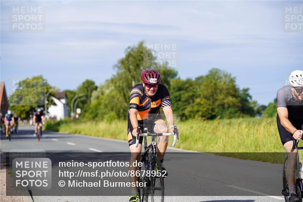 31.08.2025 - Elbe Triathlon Hamburg Michael Burmester http://msf.ph/oto/8678952 31.08.2025 10:36:54 Radfahren 892, 939, 953, 963, 983, 1056, 1085, 1178 meine-sportfotos.de