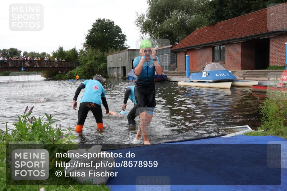 31.08.2025 - Elbe Triathlon Hamburg Luisa Fischer http://msf.ph/oto/8678959 31.08.2025 12:34:05 Schwimmen 1668, 1675 meine-sportfotos.de