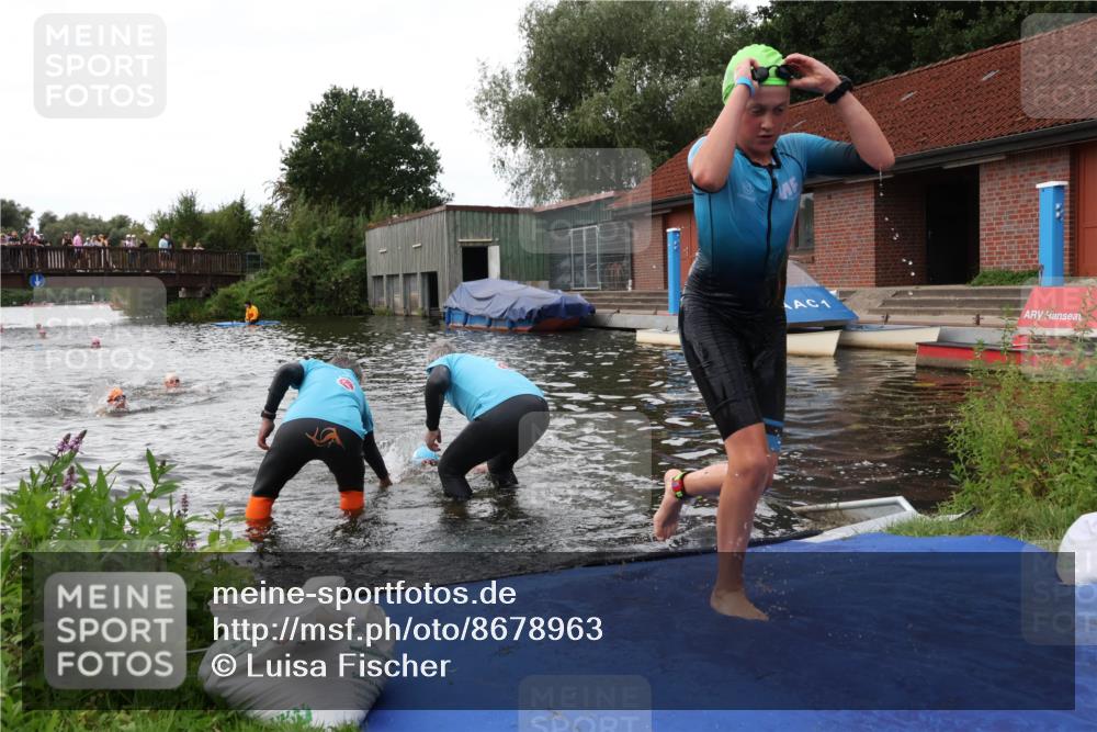 31.08.2025 - Elbe Triathlon Hamburg Luisa Fischer http://msf.ph/oto/8678963 31.08.2025 12:34:05 Schwimmen 1668, 1675 meine-sportfotos.de