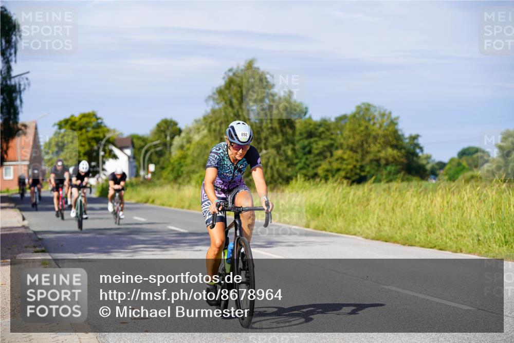 31.08.2025 - Elbe Triathlon Hamburg Michael Burmester http://msf.ph/oto/8678964 31.08.2025 10:36:59 Radfahren 796, 810, 814, 816, 892, 939, 953, 1085, 1194, 1207 meine-sportfotos.de
