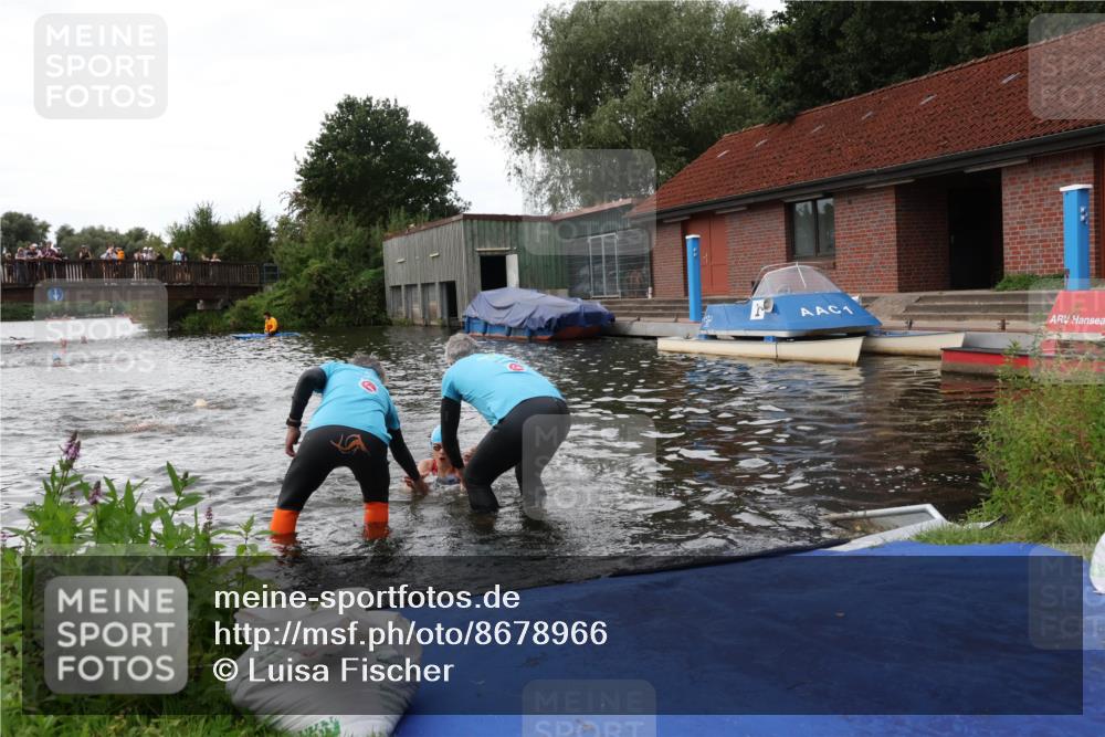 31.08.2025 - Elbe Triathlon Hamburg Luisa Fischer http://msf.ph/oto/8678966 31.08.2025 12:34:06 Schwimmen 1668, 1675, 1680 meine-sportfotos.de