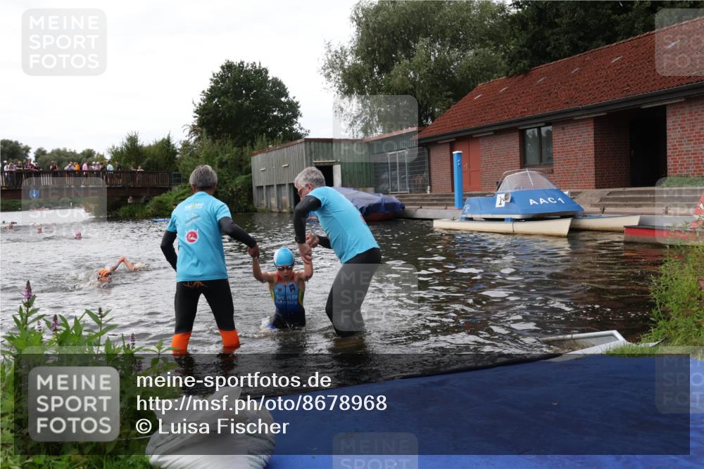 31.08.2025 - Elbe Triathlon Hamburg Luisa Fischer http://msf.ph/oto/8678968 31.08.2025 12:34:07 Schwimmen 1668, 1675, 1680 meine-sportfotos.de