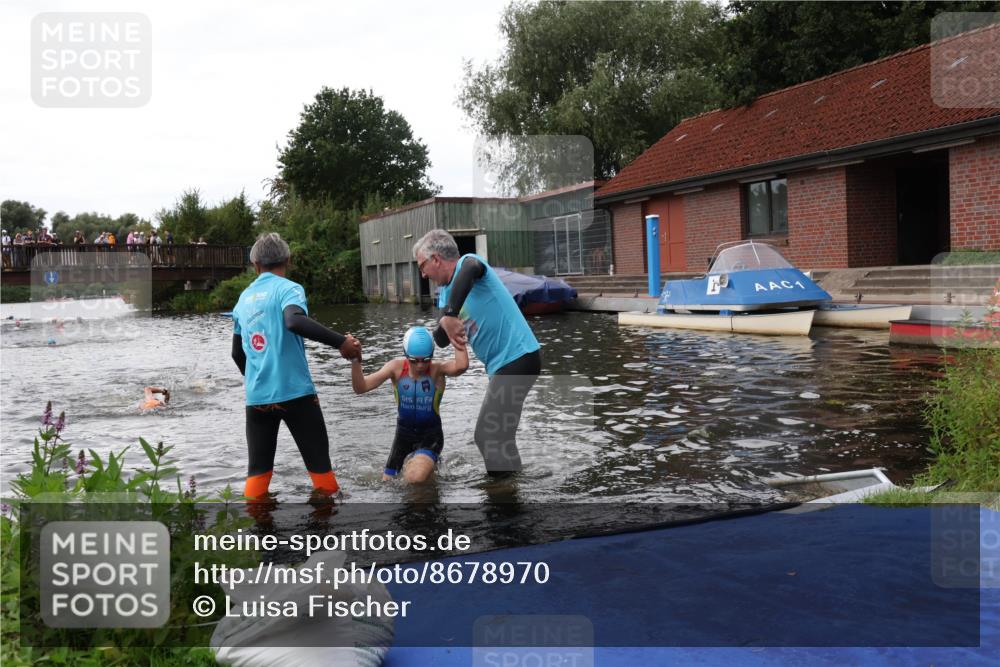 31.08.2025 - Elbe Triathlon Hamburg Luisa Fischer http://msf.ph/oto/8678970 31.08.2025 12:34:07 Schwimmen 1668, 1675, 1680 meine-sportfotos.de