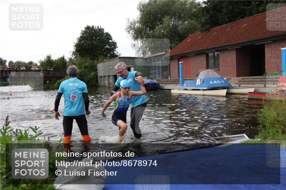 31.08.2025 - Elbe Triathlon Hamburg Luisa Fischer http://msf.ph/oto/8678974 31.08.2025 12:34:08 Schwimmen 1668, 1675, 1680 meine-sportfotos.de