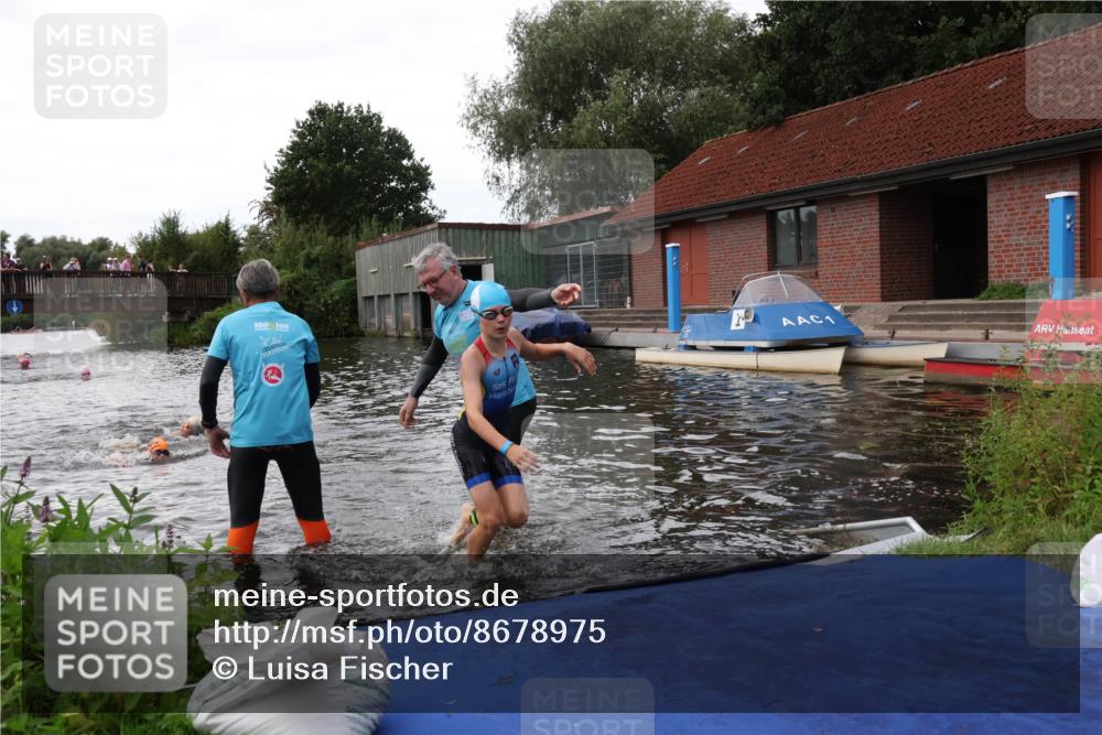 31.08.2025 - Elbe Triathlon Hamburg Luisa Fischer http://msf.ph/oto/8678975 31.08.2025 12:34:08 Schwimmen 1668, 1675, 1680 meine-sportfotos.de