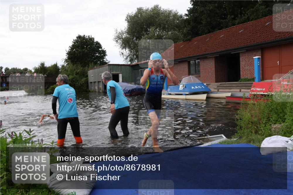 31.08.2025 - Elbe Triathlon Hamburg Luisa Fischer http://msf.ph/oto/8678981 31.08.2025 12:34:09 Schwimmen 1668, 1675, 1680, 1690 meine-sportfotos.de