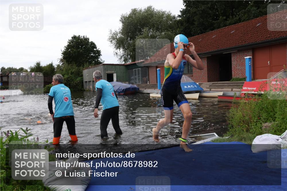 31.08.2025 - Elbe Triathlon Hamburg Luisa Fischer http://msf.ph/oto/8678982 31.08.2025 12:34:09 Schwimmen 1668, 1675, 1680, 1690 meine-sportfotos.de